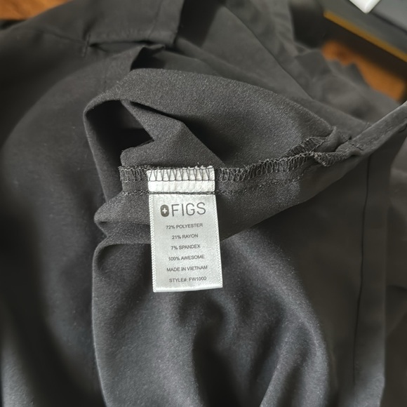 Figs Black Women's Top - Picture 6 of 7